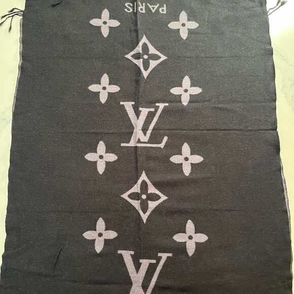 Reversible Scarf with Louis Vuitton-Inspired Monogram – Black & Gray (60×160 cm) - Picture 8 of 9